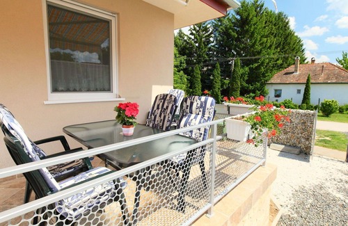 Balatonszemes Apartment | Cosy apartment for 6 people with WIFI, hot tub, TV and terrace