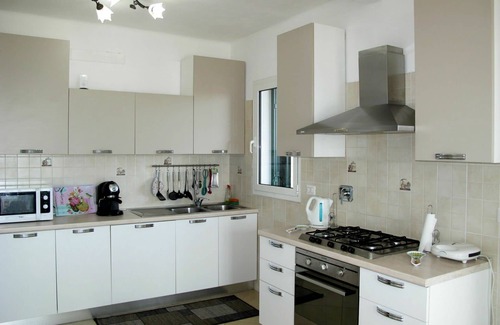 Pantai Apartment | Cosy apartment for 7 people with TV, terrace and parking