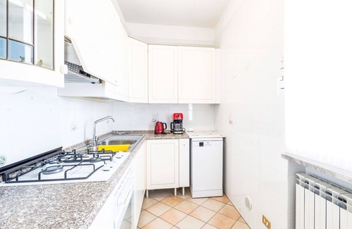 Pantai Apartment | Cosy apartment for 6 guests with pool, WIFI, TV, terrace and parking