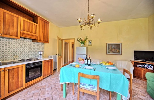 San Gimignano Apartment | Cosy apartment for 4 guests with WIFI, A/C, pool, TV and panoramic view