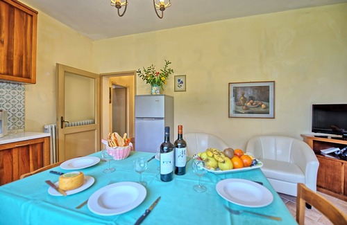 San Gimignano Apartment | Cosy apartment for 4 guests with WIFI, A/C, pool, TV and panoramic view