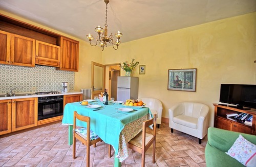 San Gimignano Apartment | Cosy apartment for 4 guests with WIFI, A/C, pool, TV and panoramic view