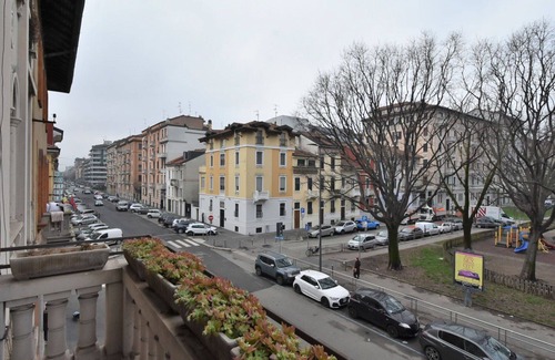 Milan Apartment | Cosy apartment for 10 people with A/C, WIFI, TV, balcony and parking