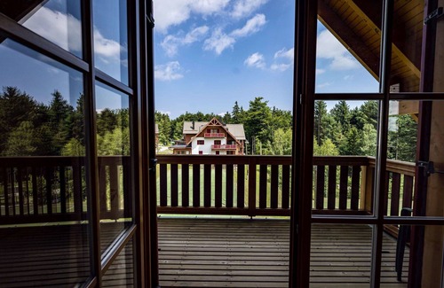 Hocko Pohorje Apartment | Cosy apartment for 11 people with pool, WIFI, TV, patio, pets allowed and panoramic view