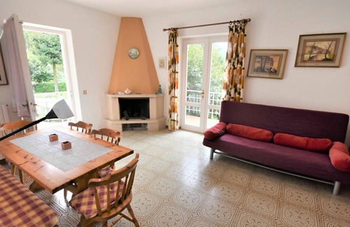 Vesta Apartment | Cosy apartment for 12 guests with WIFI, TV, terrace, pets allowed and parking