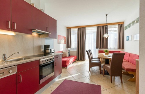 Stumm Apartment | Cosy apartment for 12 people with WIFI, pool, TV, terrace and pets allowed