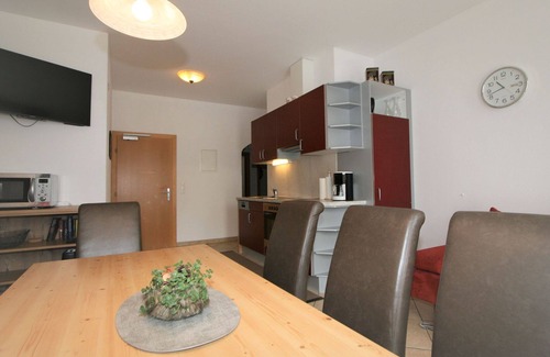 Stumm Apartment | Cosy apartment for 12 people with WIFI, pool, TV, terrace and pets allowed