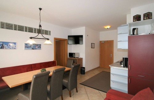 Stumm Apartment | Cosy apartment for 12 people with WIFI, pool, TV, terrace and pets allowed