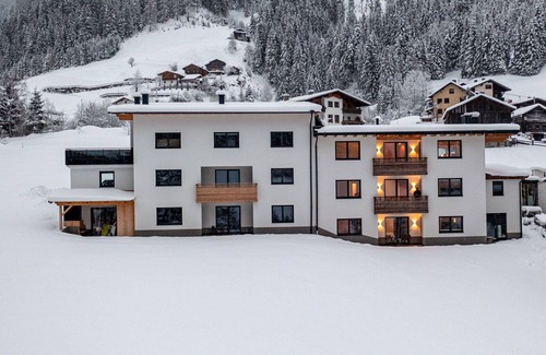 Kappl Apartment | Cosy apartment for 15 people with WIFI, TV and terrace
