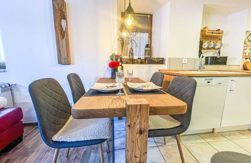 Eisenbach Apartment | Cosy apartment for 2 people with WIFI, TV, patio and pets allowed