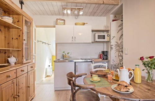 Piriac-sur-Mer Apartment | Cosy apartment for 2 guests with WIFI, TV and patio