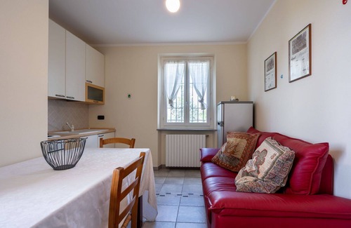 Vinchio Apartment | Cosy apartment for 2 guests with WIFI, A/C, pool, terrace, pets allowed, panoramic view and park.