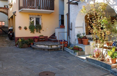 Losone Apartment | Cosy apartment for 2 guests with WIFI, TV, balcony, panoramic view and parking