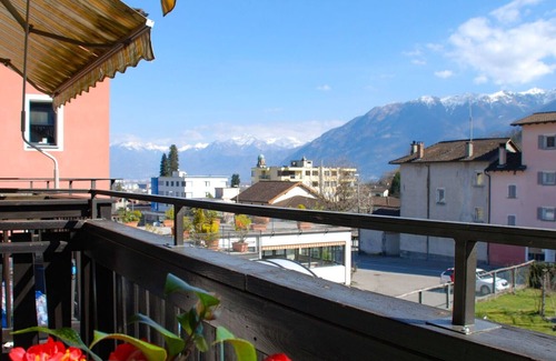 Losone Apartment | Cosy apartment for 2 guests with WIFI, TV, balcony, panoramic view and parking
