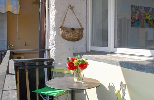 Losone Apartment | Cosy apartment for 2 guests with WIFI, TV, balcony, panoramic view and parking