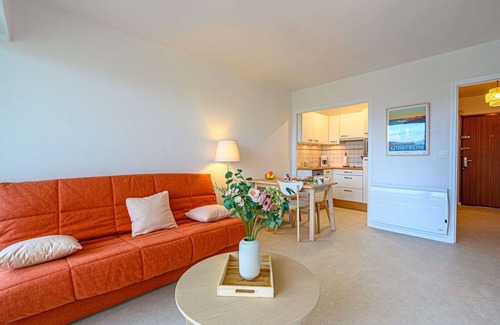 Morbihan Apartment | Cosy apartment for 2 guests with WIFI, TV, terrace and parking