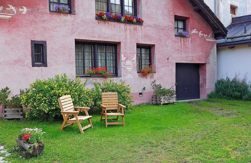 Bever Apartment | Cosy apartment for 2 guests with WIFI, TV, patio and panoramic view