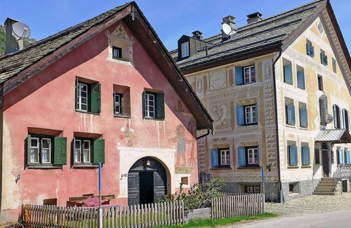 Bever Apartment | Cosy apartment for 2 guests with WIFI, TV, patio and panoramic view