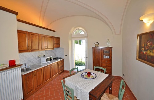 Volterra Apartment | Cosy apartment for 2 people with pool, WIFI, TV, pets allowed and parking, close to San Gimignano