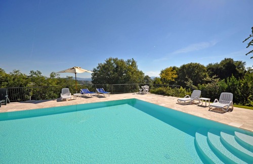 Volterra Apartment | Cosy apartment for 2 people with pool, WIFI, TV, pets allowed and parking, close to San Gimignano