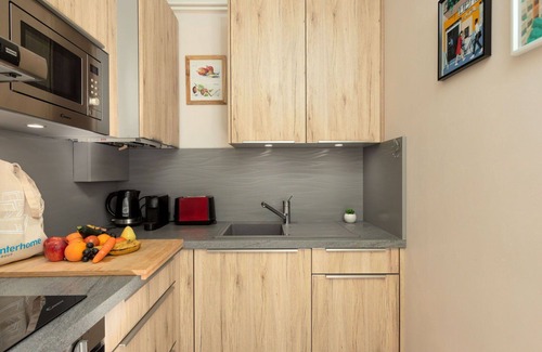 Lunel Apartment | Cosy apartment for 2 people with A/C, WIFI, TV and terrace