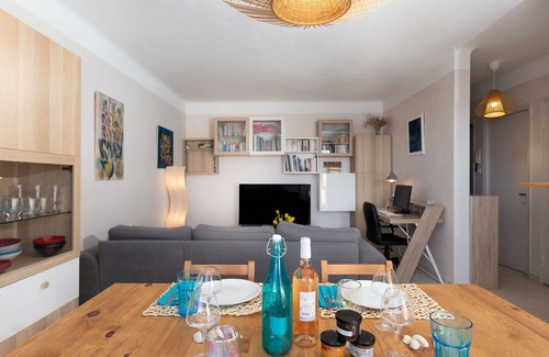 Lunel Apartment | Cosy apartment for 2 people with A/C, WIFI, TV and terrace