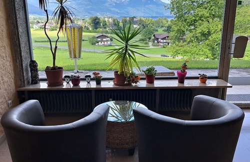 Strobl Apartment | Cosy apartment for 3 guests with A/C, WIFI, TV and balcony
