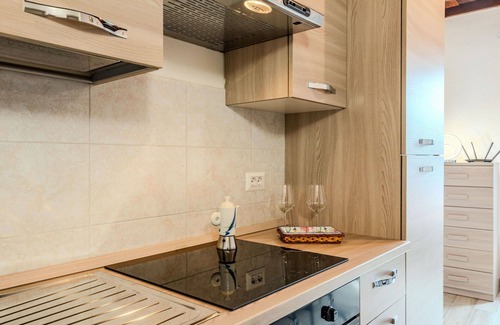 Azzano Apartment | Cosy apartment for 3 people with A/C, WIFI and TV
