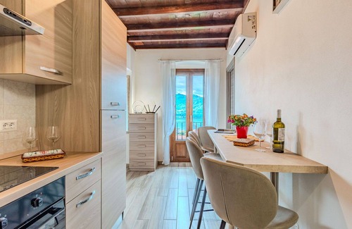 Azzano Apartment | Cosy apartment for 3 people with A/C, WIFI and TV