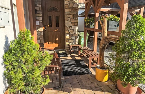 Svoboda nad Upou Apartment | Cosy apartment for 3 people with WIFI, TV and patio