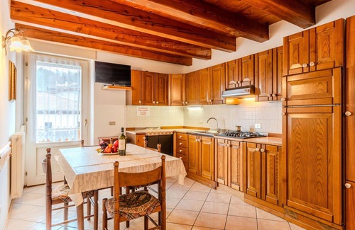 Taio Apartment | Cosy apartment for 3 people with WIFI, TV, patio, pets allowed and parking