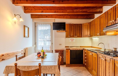 Taio Apartment | Cosy apartment for 3 people with WIFI, TV, patio, pets allowed and parking