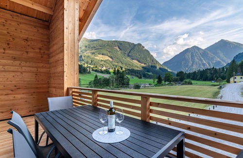 Solk Apartment | Cosy apartment for 4 guests with hot tub, WIFI, TV, patio and parking