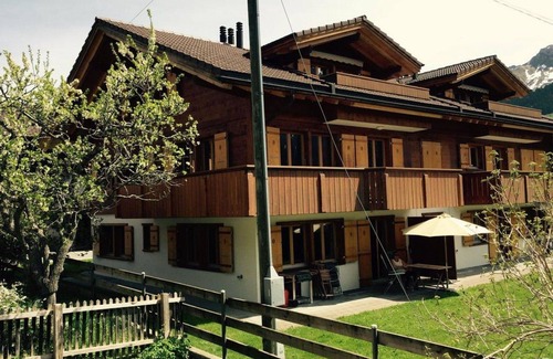 Adelboden Apartment | Cosy apartment for 4 people with WIFI, TV and balcony
