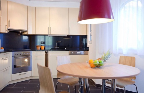 Leukerbad Apartment | Cosy apartment for 4 guests with hot tub, WIFI, TV and balcony