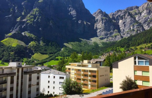 Leukerbad Apartment | Cosy apartment for 4 guests with hot tub, WIFI, TV and balcony