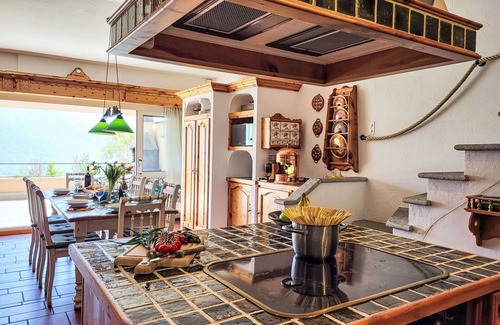 Locarno Apartment | Cosy apartment for 4 people with WIFI, pool, TV, patio, pets allowed and panoramic view