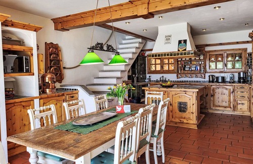 Locarno Apartment | Cosy apartment for 4 people with WIFI, pool, TV, patio, pets allowed and panoramic view
