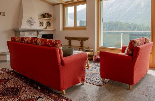 St. Moritz Apartment | Cosy apartment for 4 people with WIFI, TV, terrace and parking