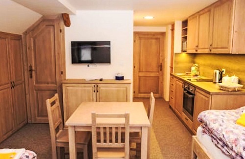 Pec pod Snezkou Apartment | Cosy apartment for 4 guests with TV and parking