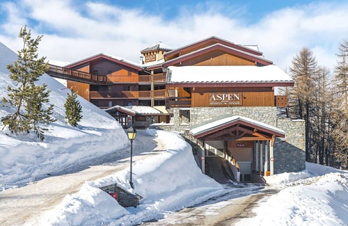 Plagne Soleil Apartment | Cosy apartment for 4 guests with WIFI, pool, TV, terrace and pets allowed