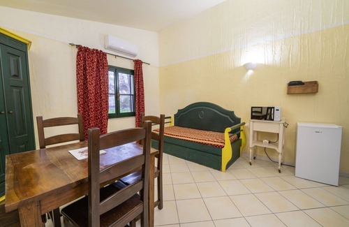 Arborea Apartment | Cosy apartment for 4 guests with pool, WIFI, A/C, TV and pets allowed