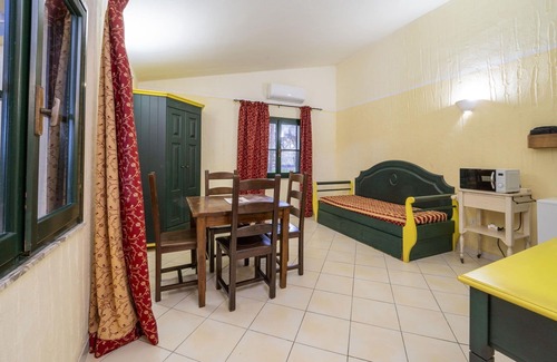 Arborea Apartment | Cosy apartment for 4 guests with pool, WIFI, A/C, TV and pets allowed