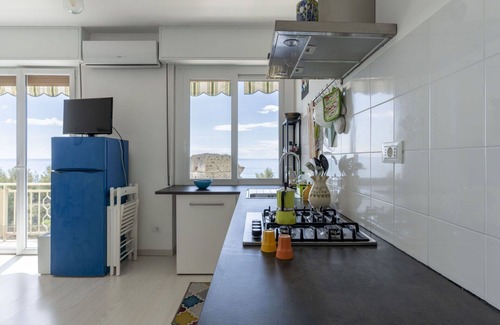 Bussana Apartment | Cosy apartment for 4 guests with A/C, WIFI and balcony