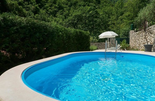 Medveja Apartment | Cosy apartment for 4 guests with pool, WIFI, A/C, terrace and parking