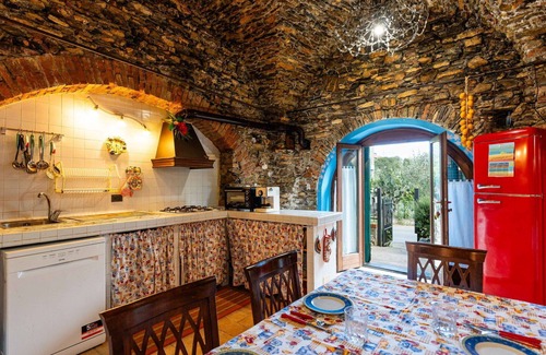 Andora Apartment | Cosy apartment for 4 guests with WIFI, TV, patio and pets allowed
