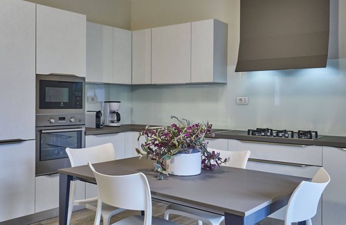 Dongo Apartment | Cosy apartment for 4 guests with WIFI, TV, balcony and parking