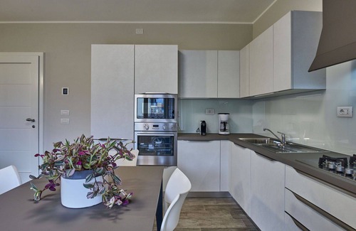 Dongo Apartment | Cosy apartment for 4 guests with WIFI, TV, balcony and parking