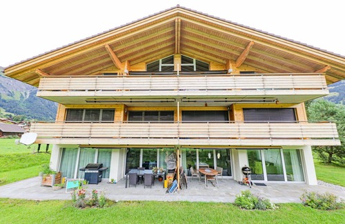 Lenk Apartment | Cosy apartment for 4 guests with WIFI and balcony