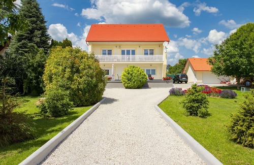 Cserszegtomaj Apartment | Cosy apartment for 4 guests with WIFI, A/C, TV and terrace